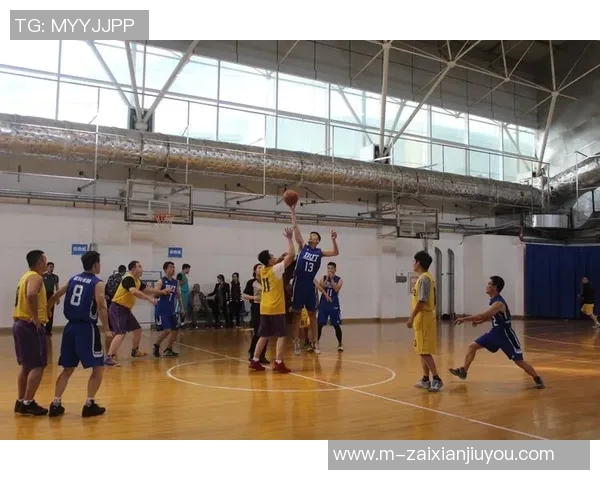 陈军回顾篮球生涯的辉煌与挑战，畅谈成长与梦想的追逐之路